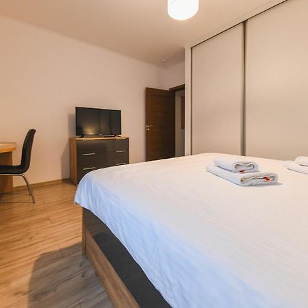 Spacious And Quiet 2 Bedroom Apartment Клуж-Напока Экстерьер фото