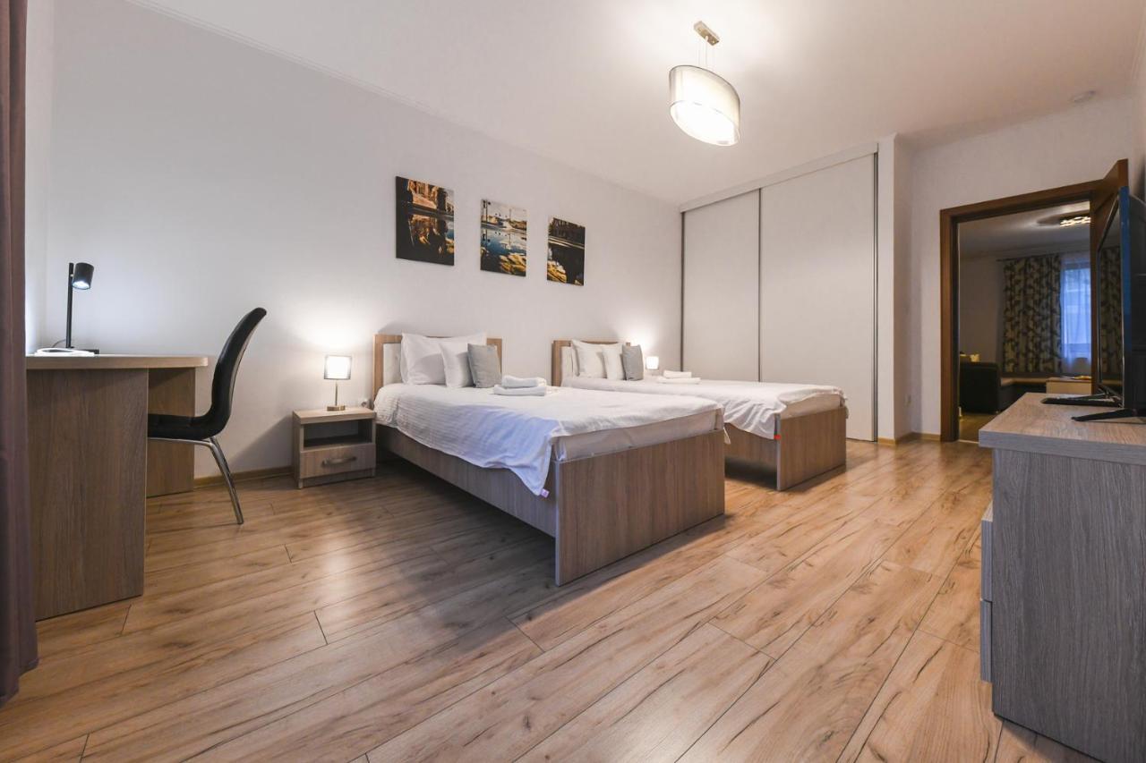Spacious And Quiet 2 Bedroom Apartment Клуж-Напока Экстерьер фото