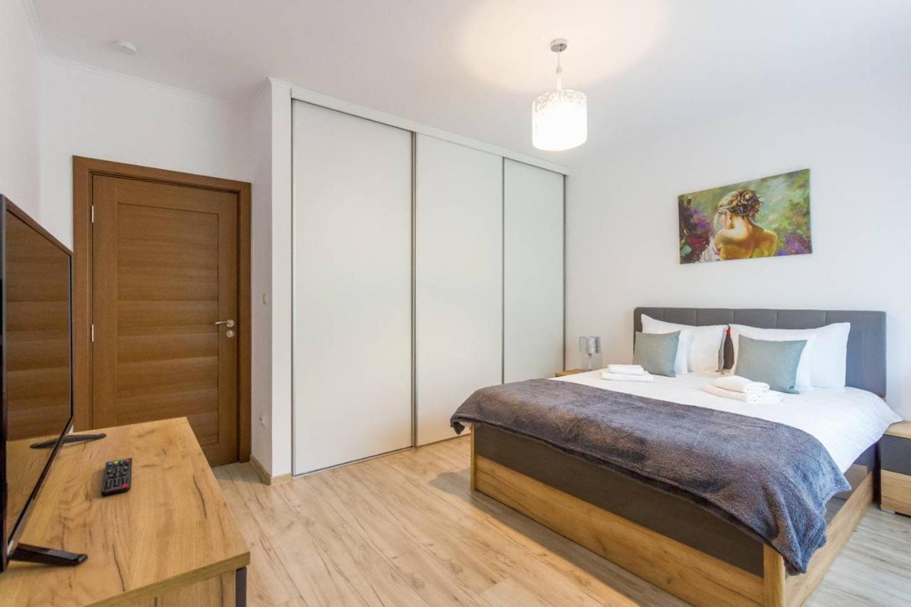 Spacious And Quiet 2 Bedroom Apartment Клуж-Напока Экстерьер фото