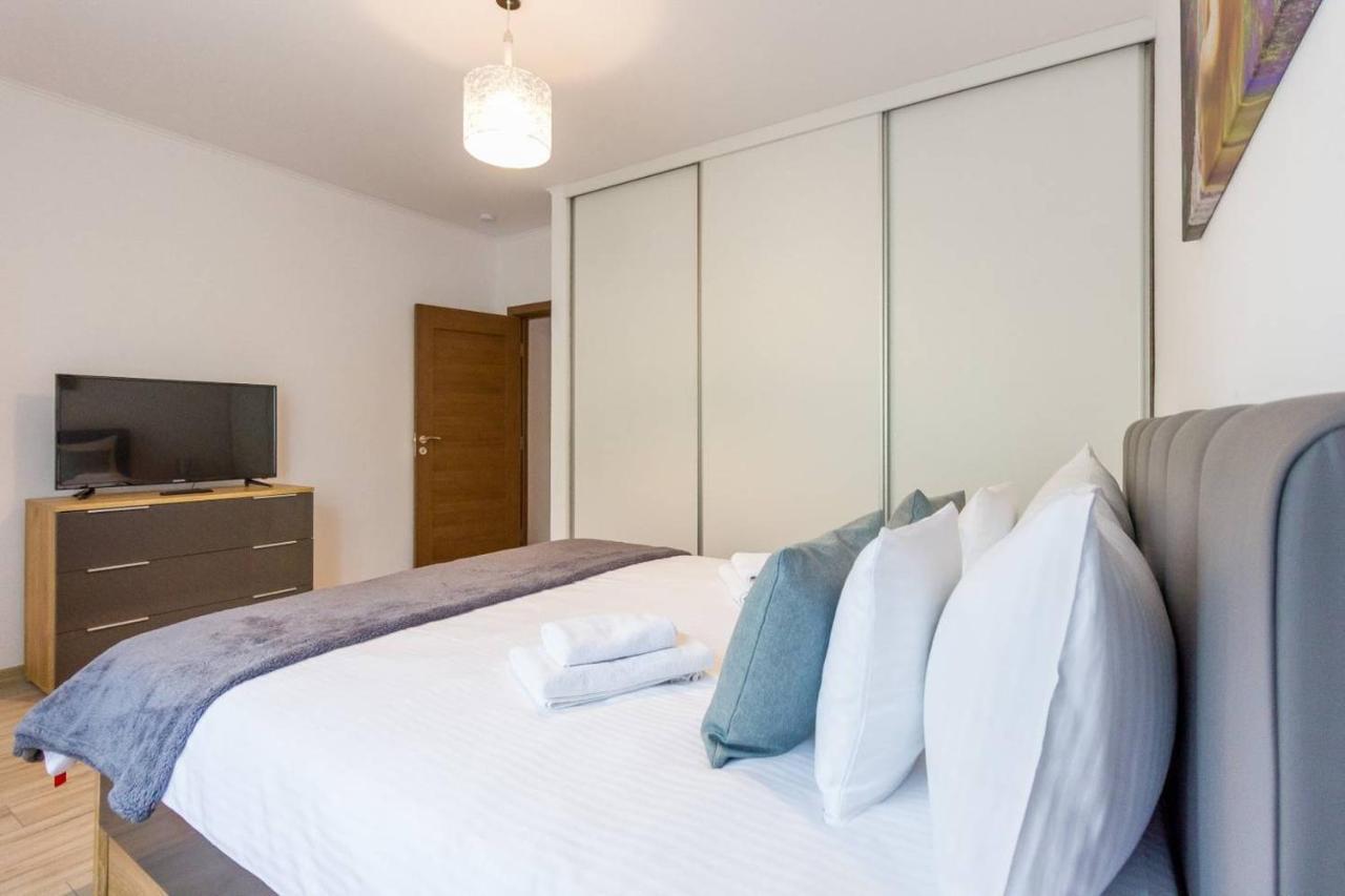 Spacious And Quiet 2 Bedroom Apartment Клуж-Напока Экстерьер фото